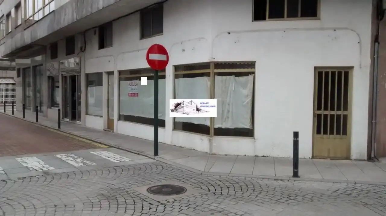 Locale commerciale in affitto a Travesia Augusto Gonzalez Besada