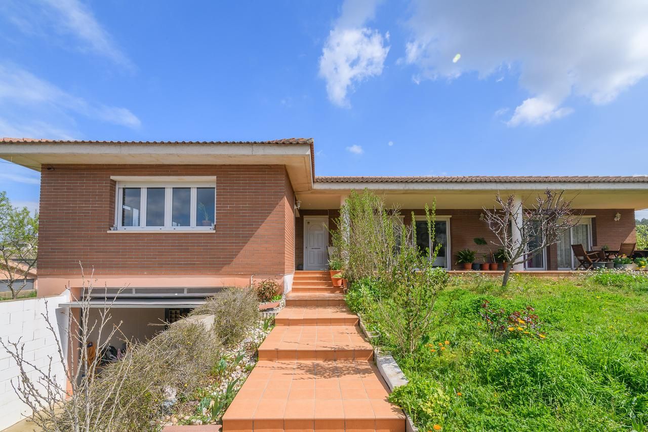 Exterior view of House or chalet for sale in Castellbell i el Vilar  with Heating