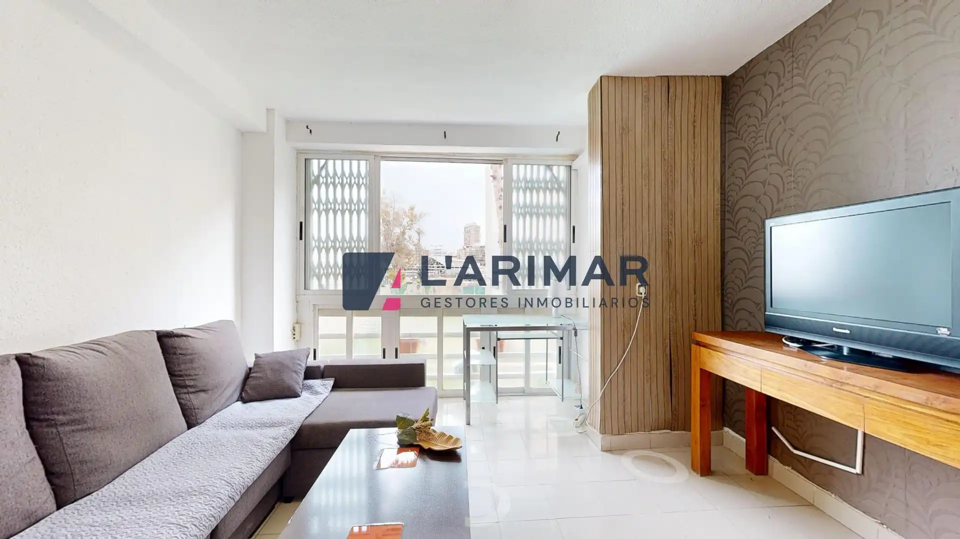 Sala de estar de Piso en venta en Alicante / Alacant con Amueblado y Piscina comunitaria