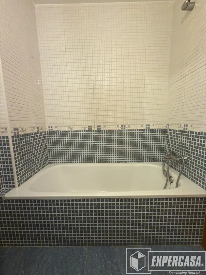 Baño de Ático en venta en Alginet con Parquet, Terraza y Trastero