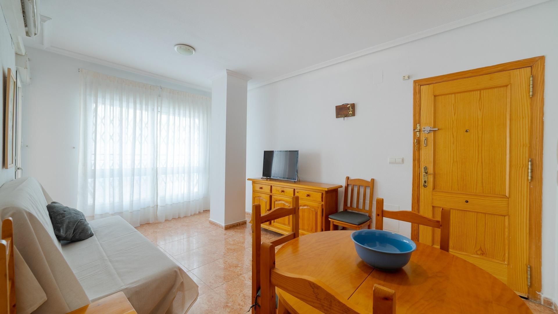 Dormitori de Apartament en venda en Torrevieja amb Piscina comunitària