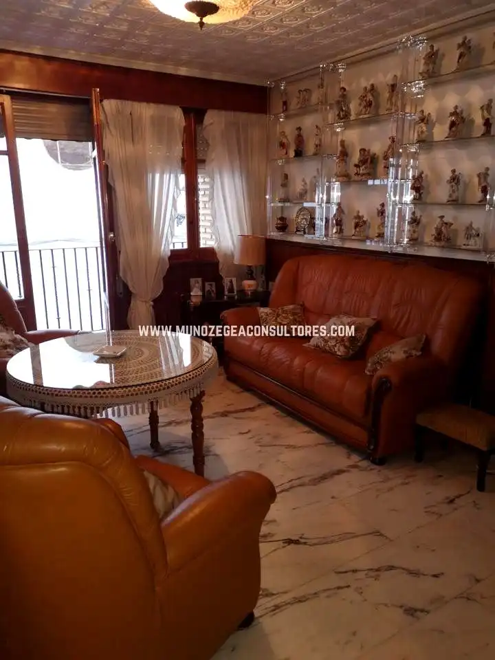 Sala de estar de Piso en venta en Lucena con Trastero y Amueblado