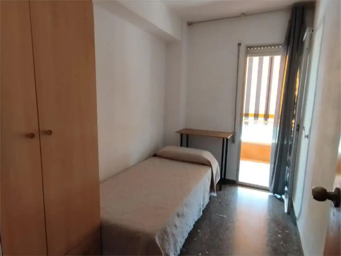 Schlafzimmer von Wohnung zur Miete in  Valencia Capital mit Klimaanlage und Balkon
