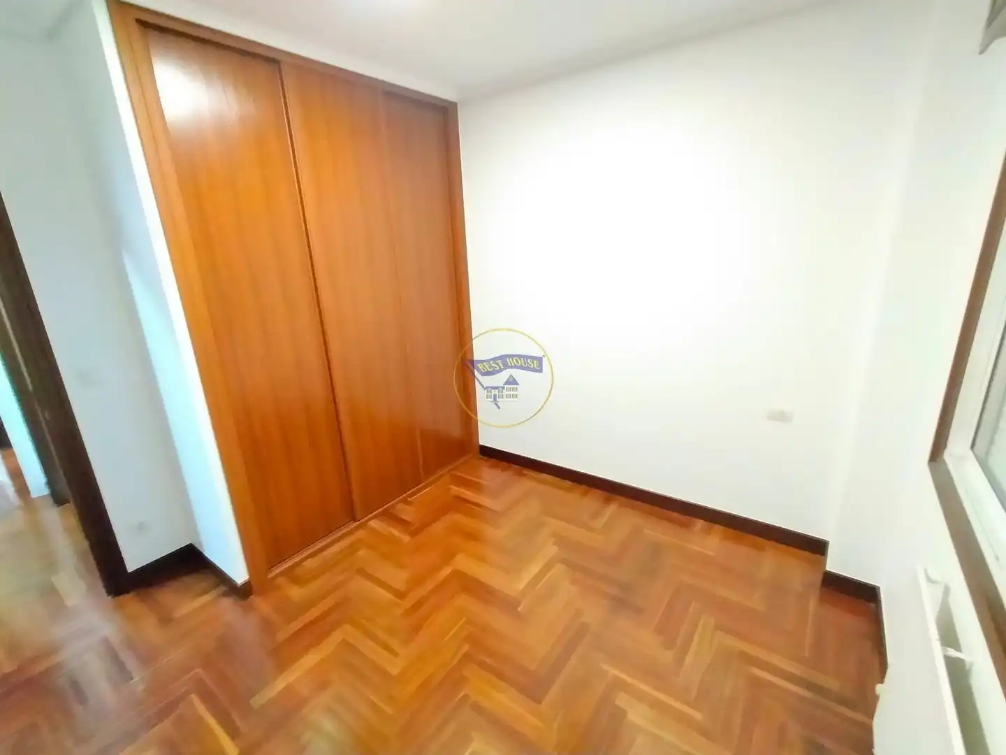 Flat for rent in Vigo   with Heating, Parquet flooring and Furnished