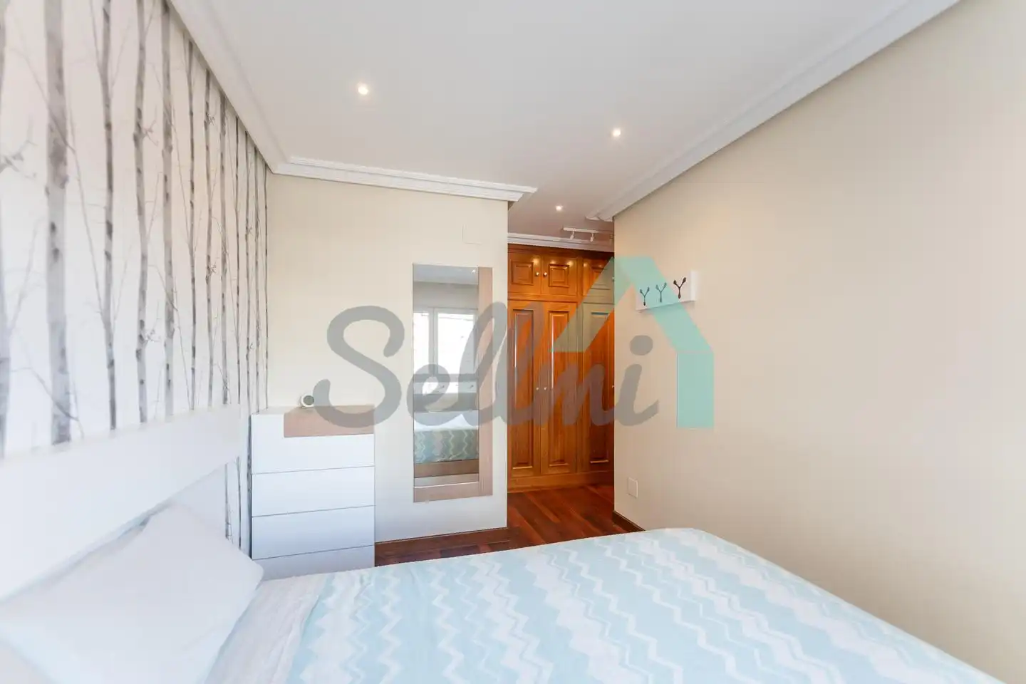 Bedroom of Flat for rent in Oviedo   with Heating, Parquet flooring and Furnished