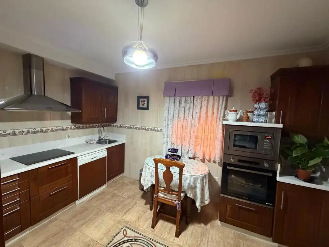 Cuina de Casa adosada en venda en Dos Hermanas amb Aire condicionat, Calefacció i Terrassa
