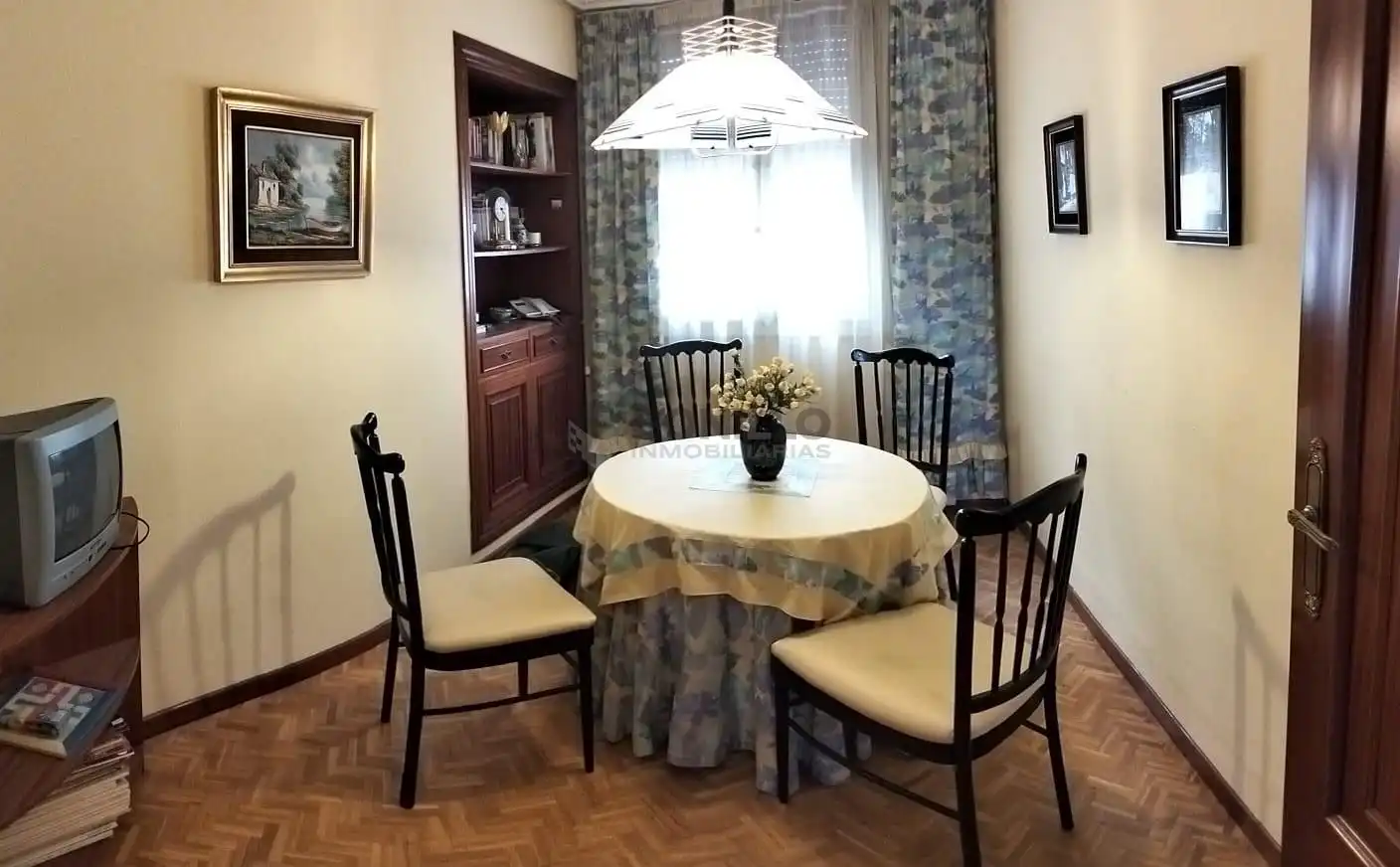 Comedor de Piso en venta en Teruel con Calefacción, Parquet y Amueblado