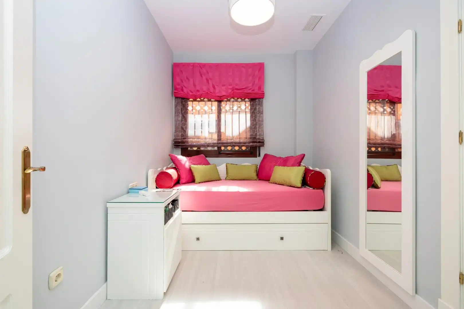 Schlafzimmer von Dachboden zum Verkauf in Motril mit Klimaanlage, Terrasse und Abstellraum