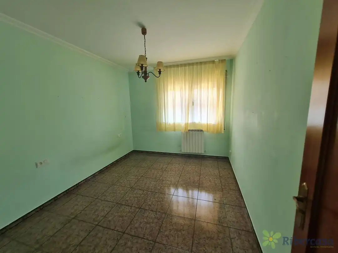 Dormitori de Casa adosada en venda en Ribaforada amb Aire condicionat, Calefacció i Terrassa