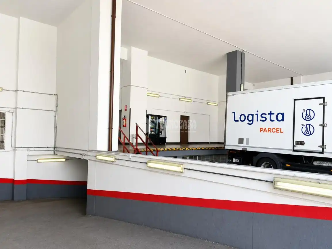 Parking de Local de alquiler en Madrid con Aire acondicionado y Calefacción
