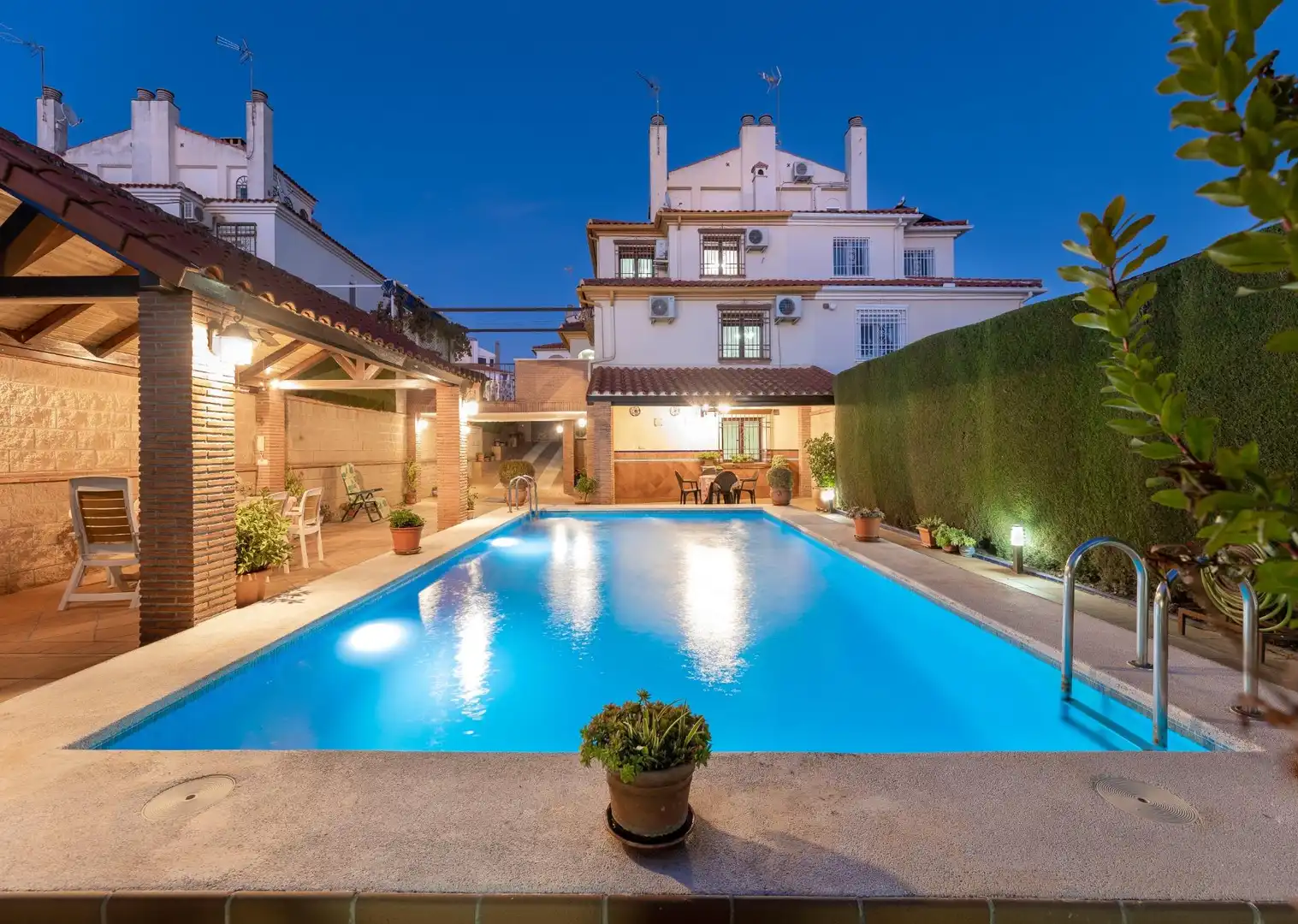 Piscina de Casa adosada en venda en Peligros amb Aire condicionat, Jardí privat i Terrassa