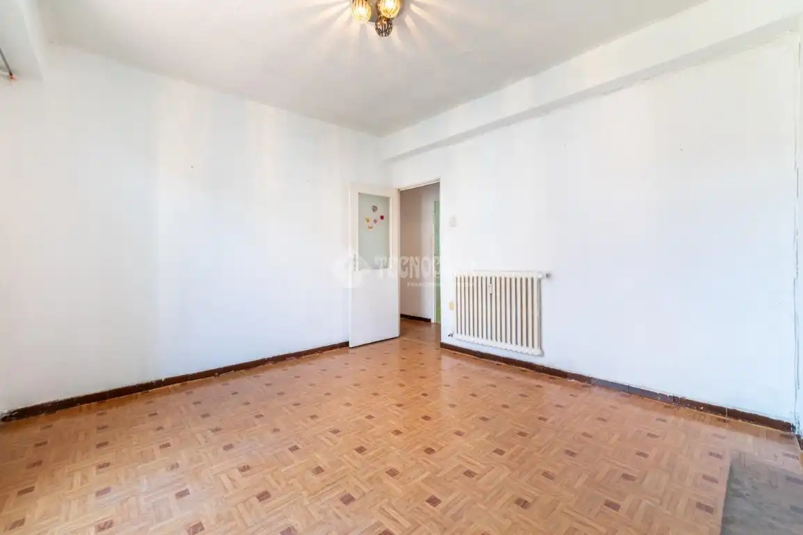 Habitación de Piso en venta en Madrid con Calefacción y Balcón