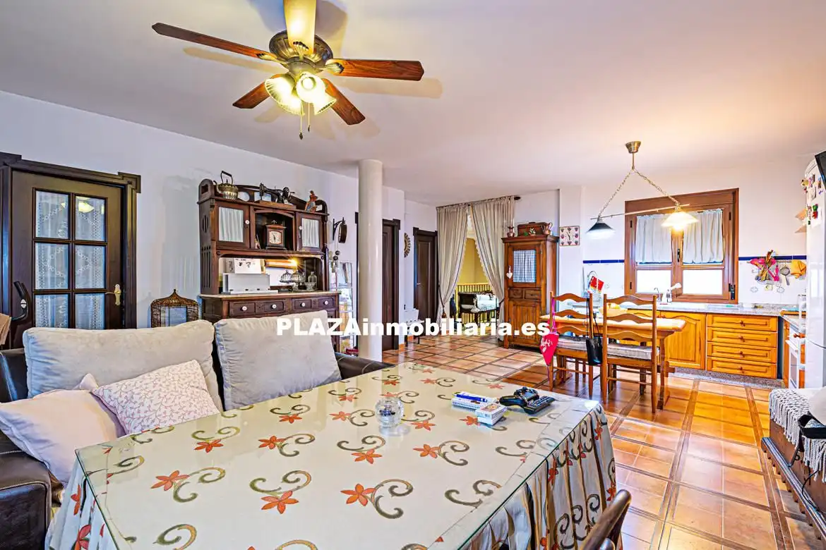 Casa o chalet en venta en Lucena con Aire acondicionado, Trastero y Piscina
