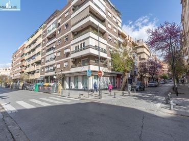 Local comercial en venda a Calle Mulhacén