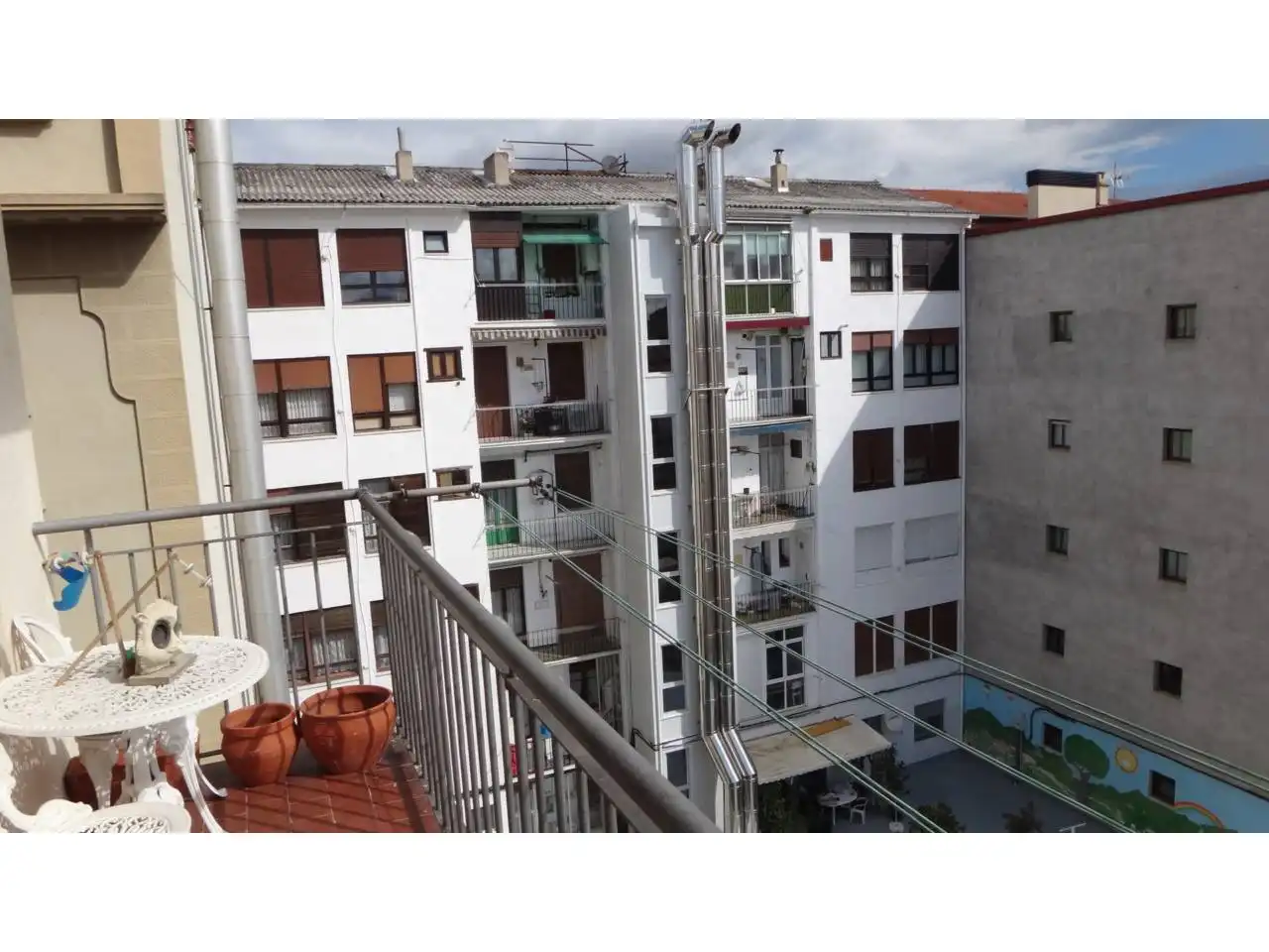 Vista exterior de Piso en venta en  Pamplona / Iruña con Calefacción, Parquet y Trastero