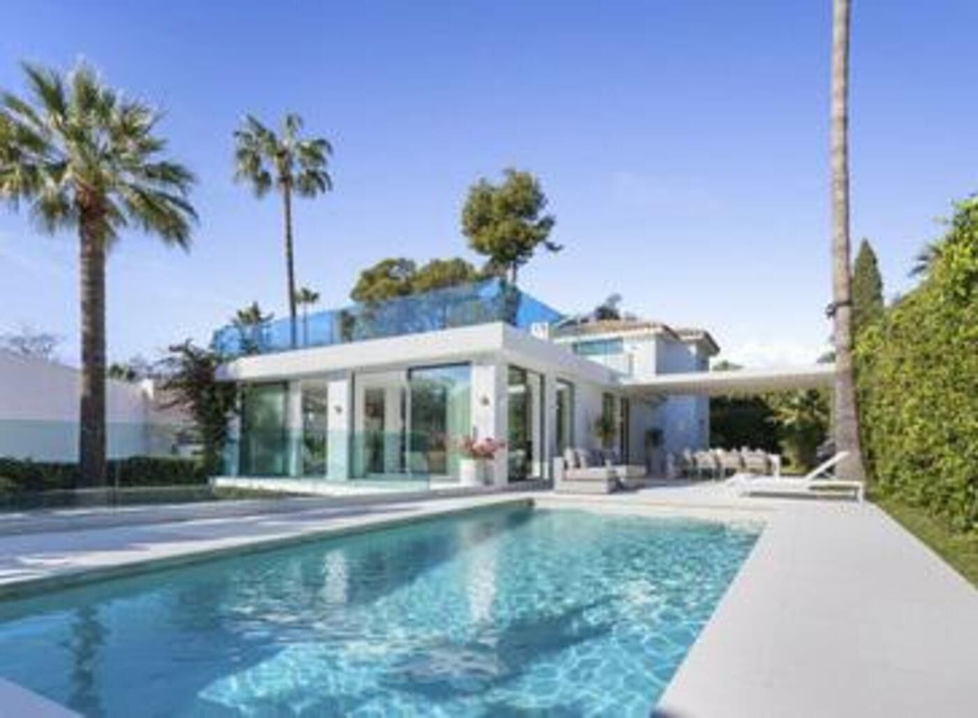 Swimming pool of House or chalet for sale in Marbella  with Air Conditioner, Private garden and Terrace