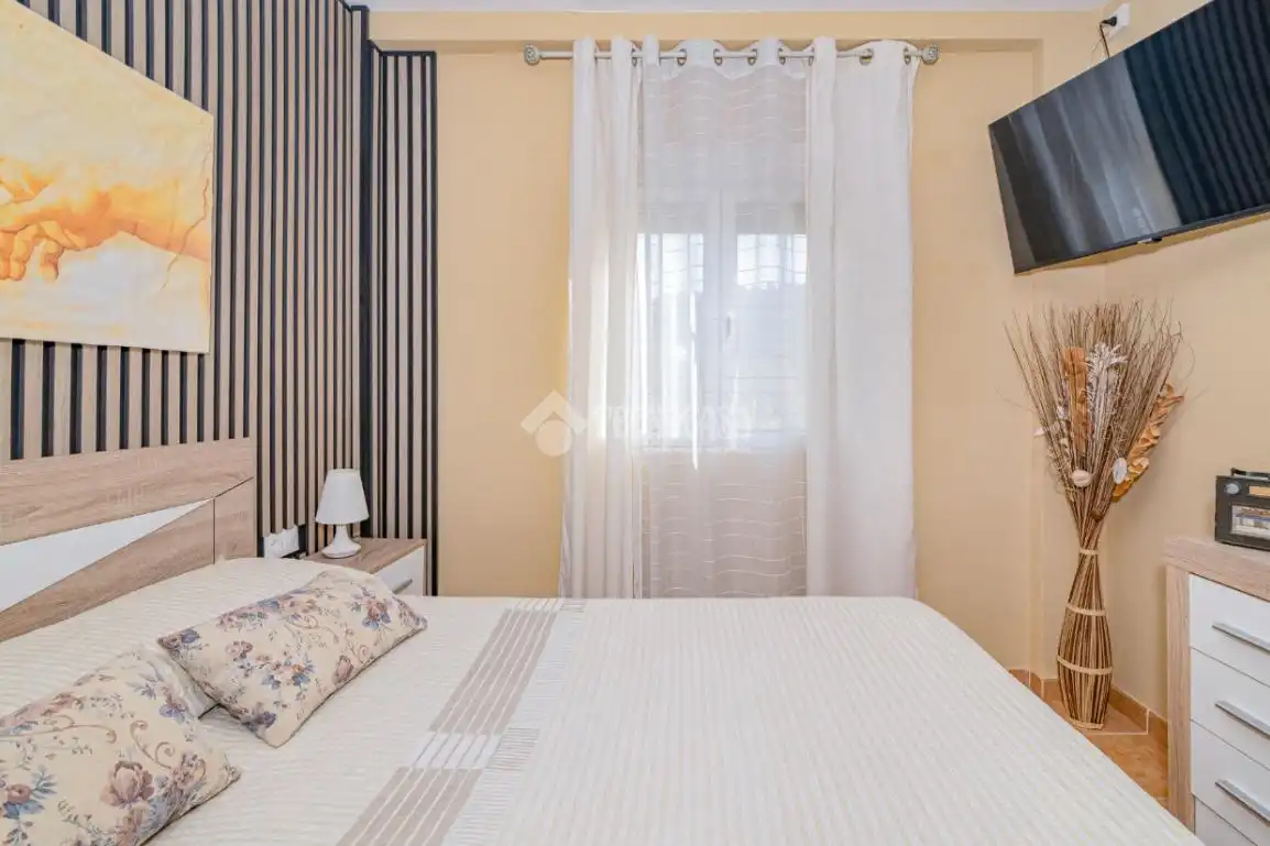 Bedroom of Flat for sale in Granada  with Air Conditioner