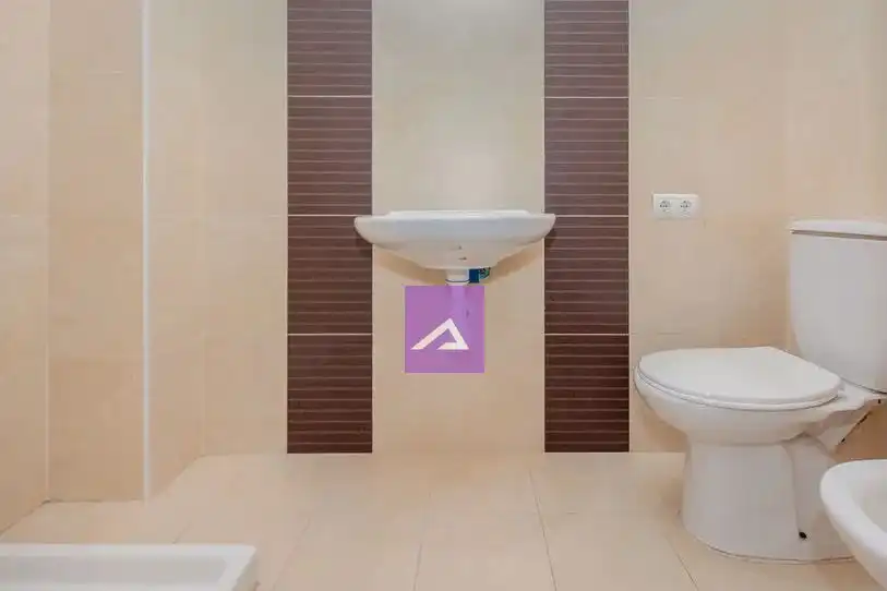 Bany de Pis en venda en L'Alcúdia amb Aire condicionat i Terrassa