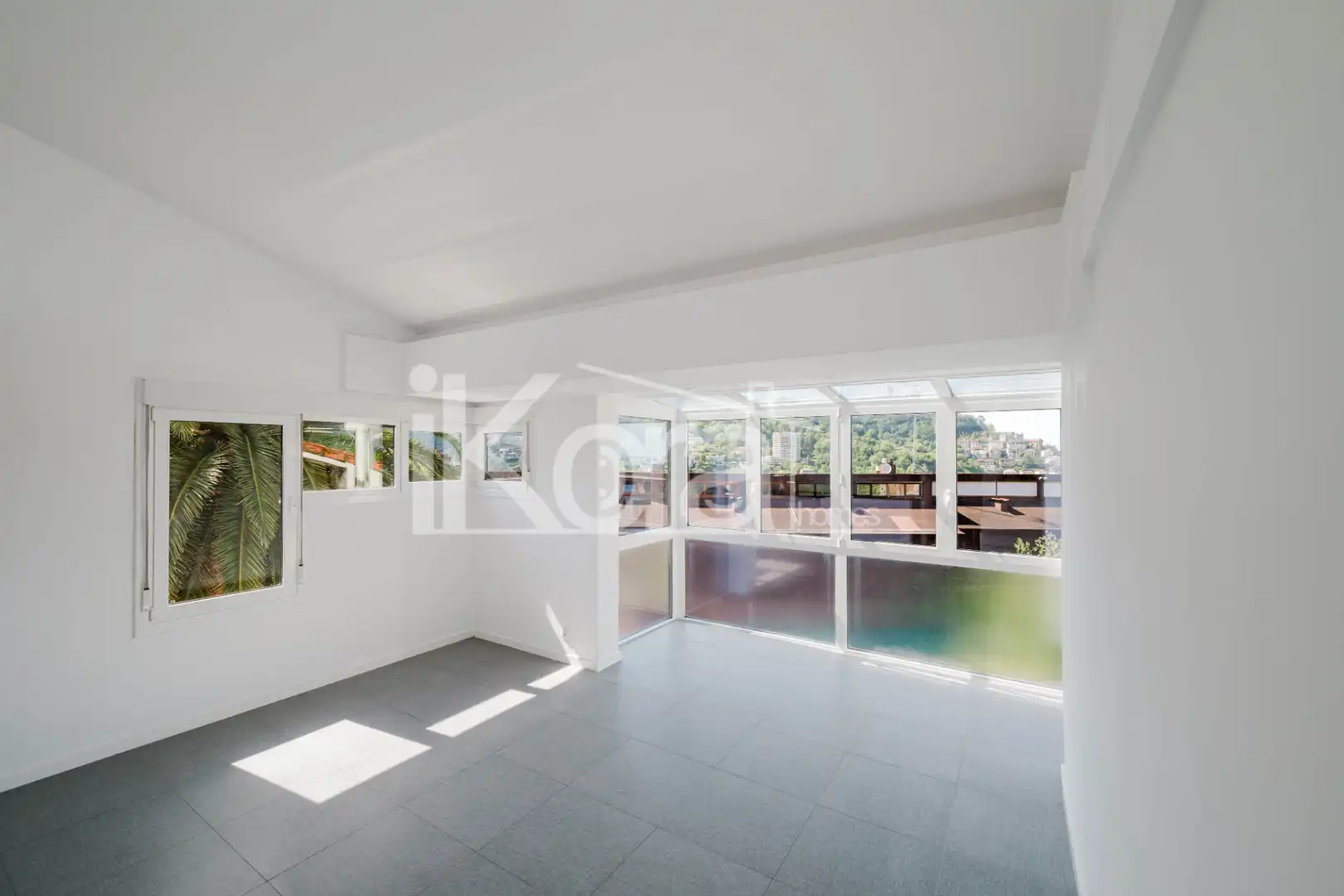 Terrassa de Dúplex en venda en Donostia - San Sebastián  amb Forn, Rentadora i Microones