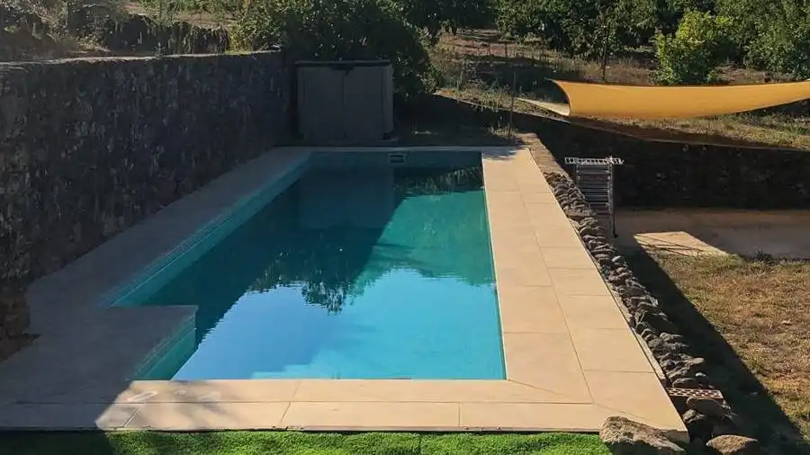 Piscina de Casa o xalet en venda en Cuacos de Yuste amb Calefacció, Jardí privat i Terrassa