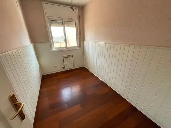 Habitación de Ático en venta en Cerdanyola del Vallès con Aire acondicionado, Calefacción y Parquet