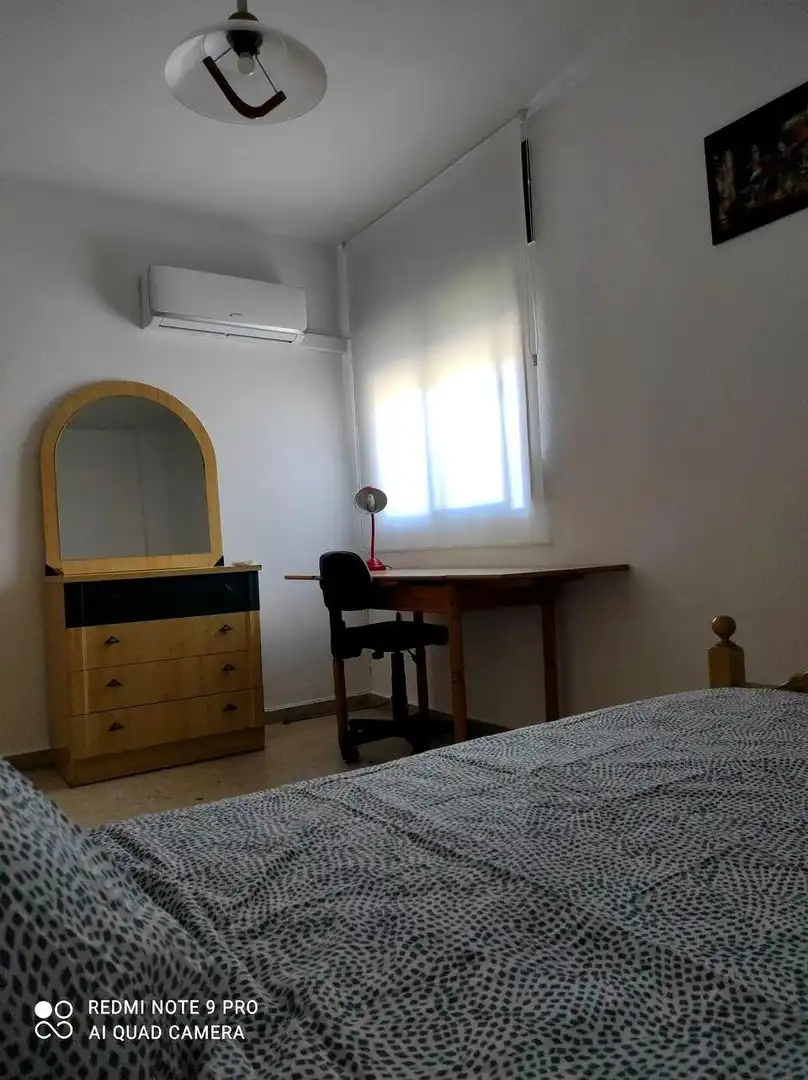 Dormitori de Pis de lloguer en Granada amb Aire condicionat