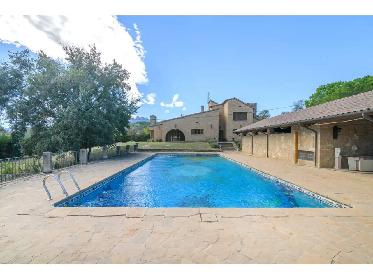 Schwimmbecken von Haus oder Chalet zum Verkauf in Sant Vicenç de Castellet mit Klimaanlage, Heizung und Privatgarten