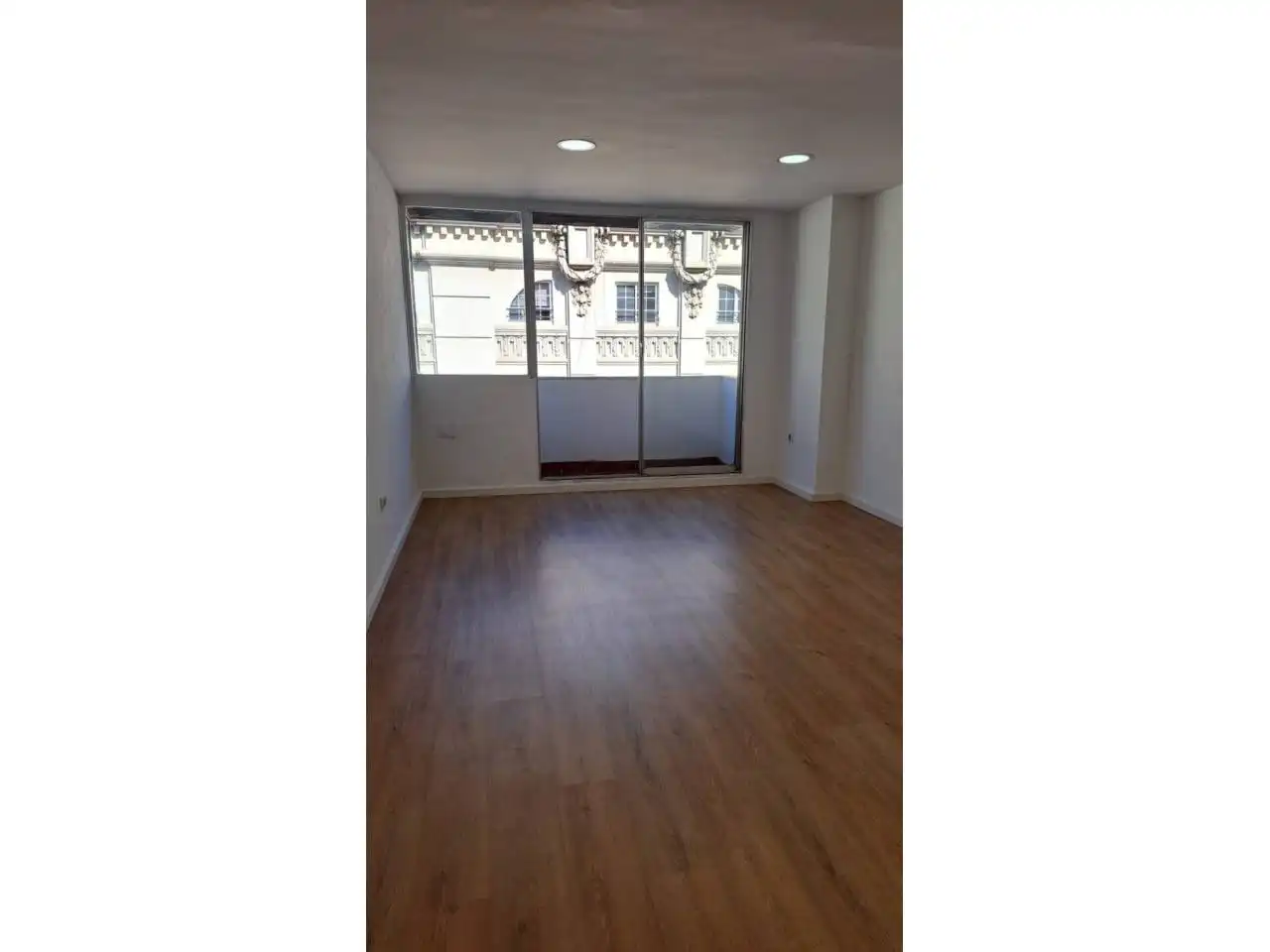Bedroom of Office for rent in Valencia