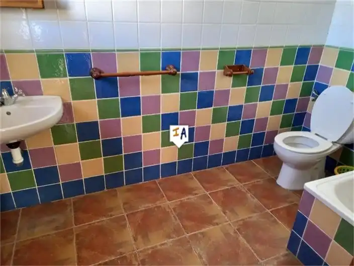 Baño de Casa adosada en venta en Priego de Córdoba con Aire acondicionado, Terraza y Piscina