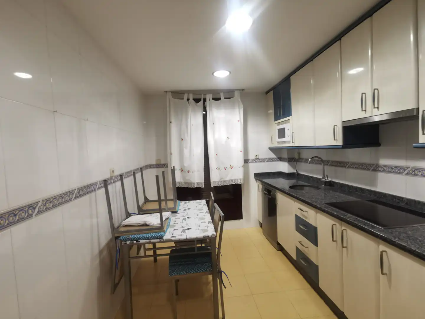 Casa aparellada amb terrassa en venda a Calle Rafael Lapesa, imagen 11