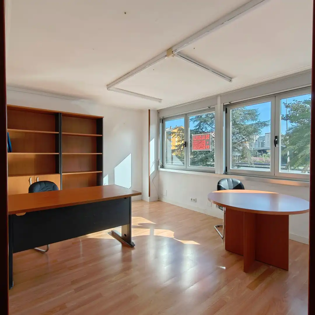 Büro zur Miete in A Coruña Capital  mit Möbliert