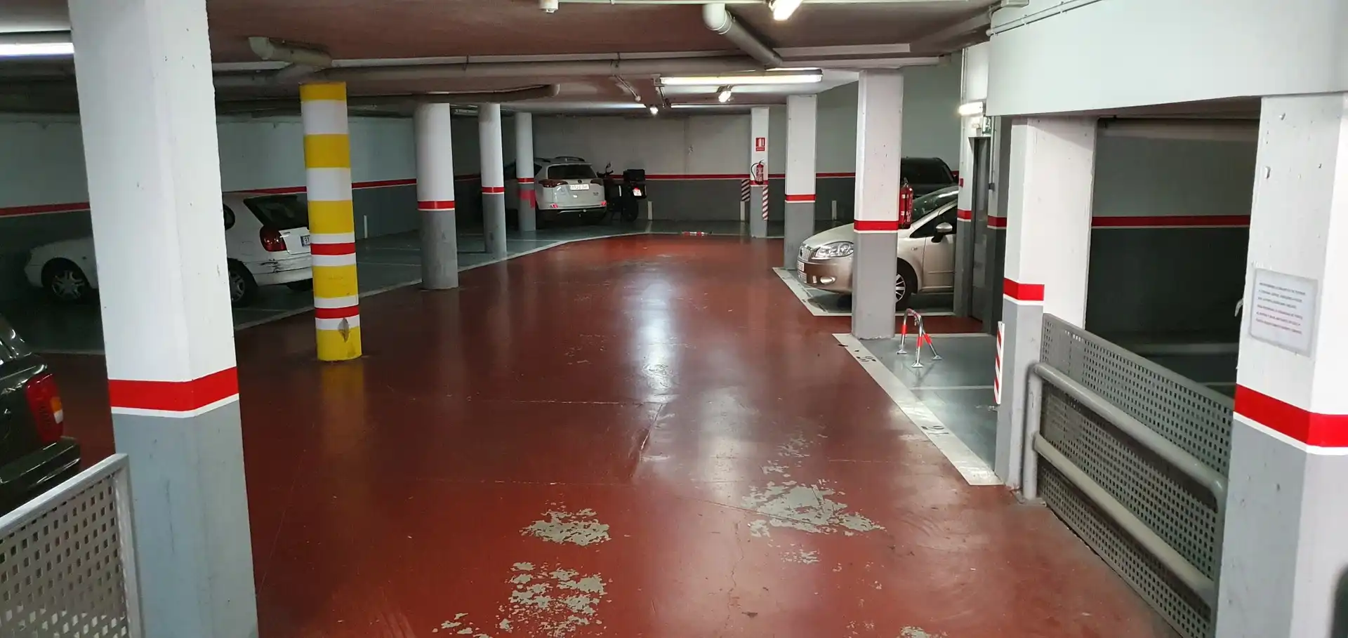 Aparcamiento en venta en C/ Cisterna, imagen 2