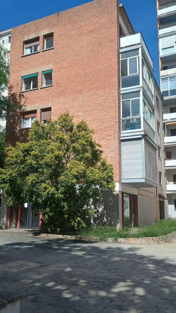 Vista exterior de Local en venda en Reus