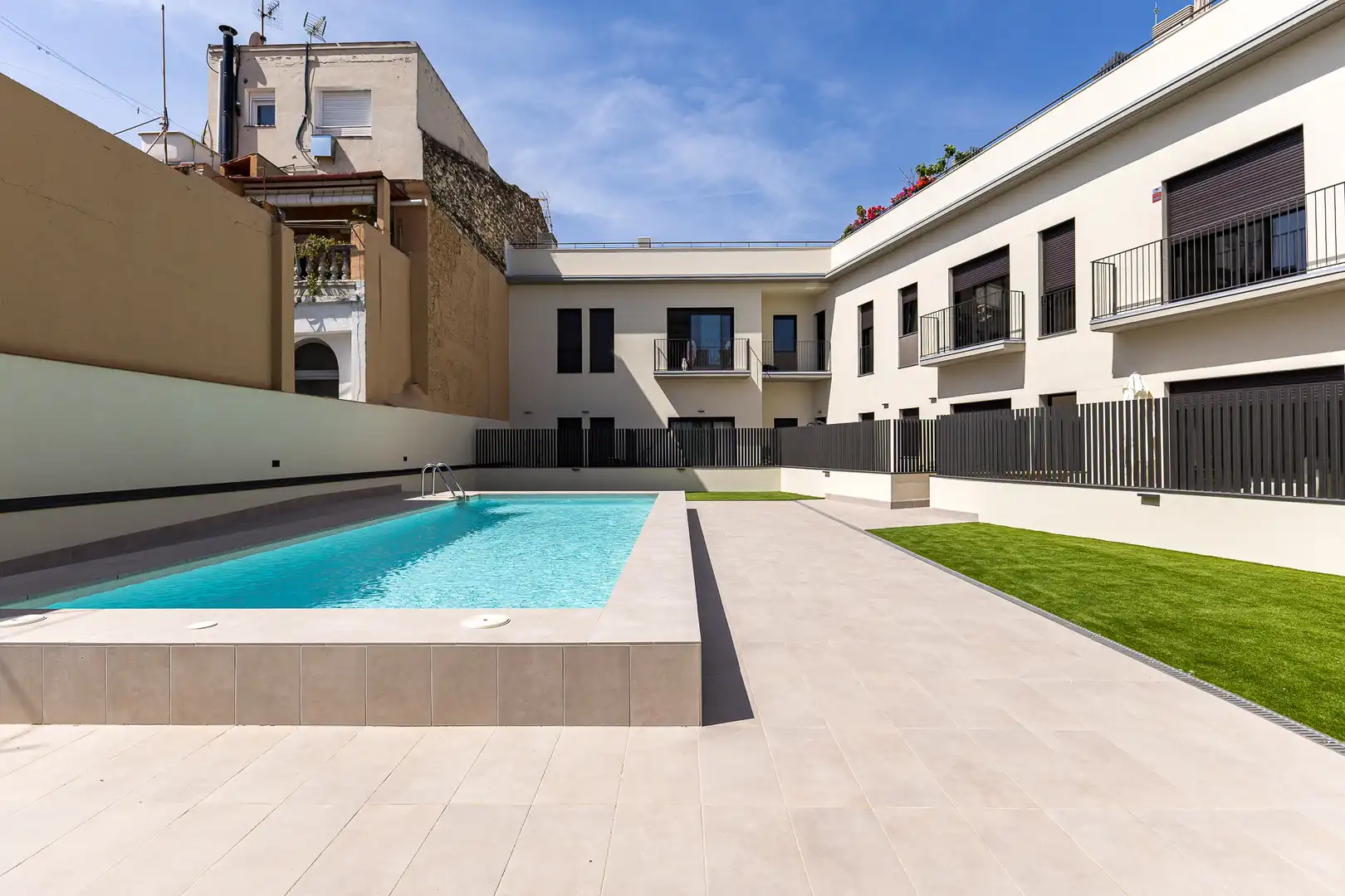 Swimming pool of Apartments for sale in Vilanova i la Geltrú  with Air Conditioner, Heating and Storage room