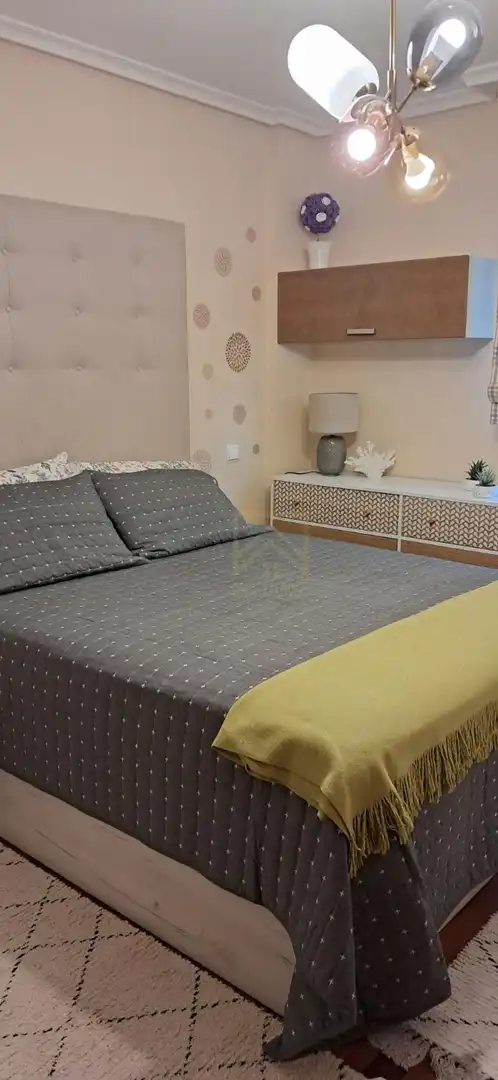 Dormitori de Casa adosada de lloguer en Reocín amb Calefacció