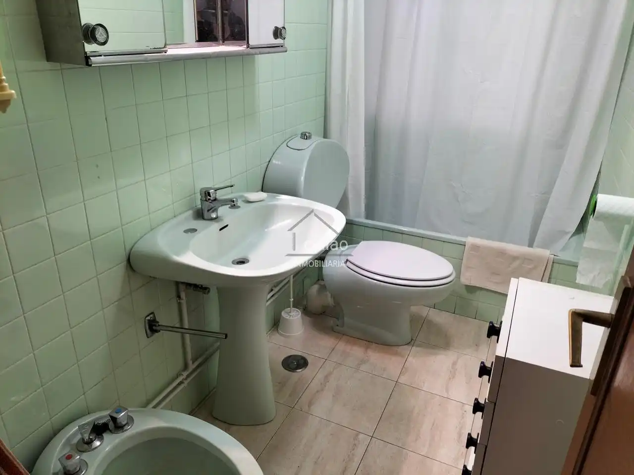 Baño de Piso de alquiler en Ferrol con Calefacción, Parquet y Amueblado