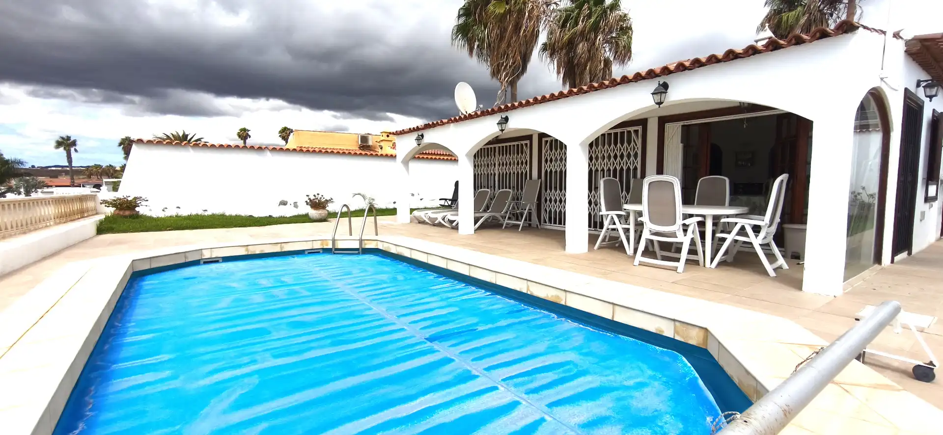 Schwimmbecken von Haus oder Chalet zur Miete in San Miguel de Abona mit Privatgarten, Terrasse und Schwimmbad