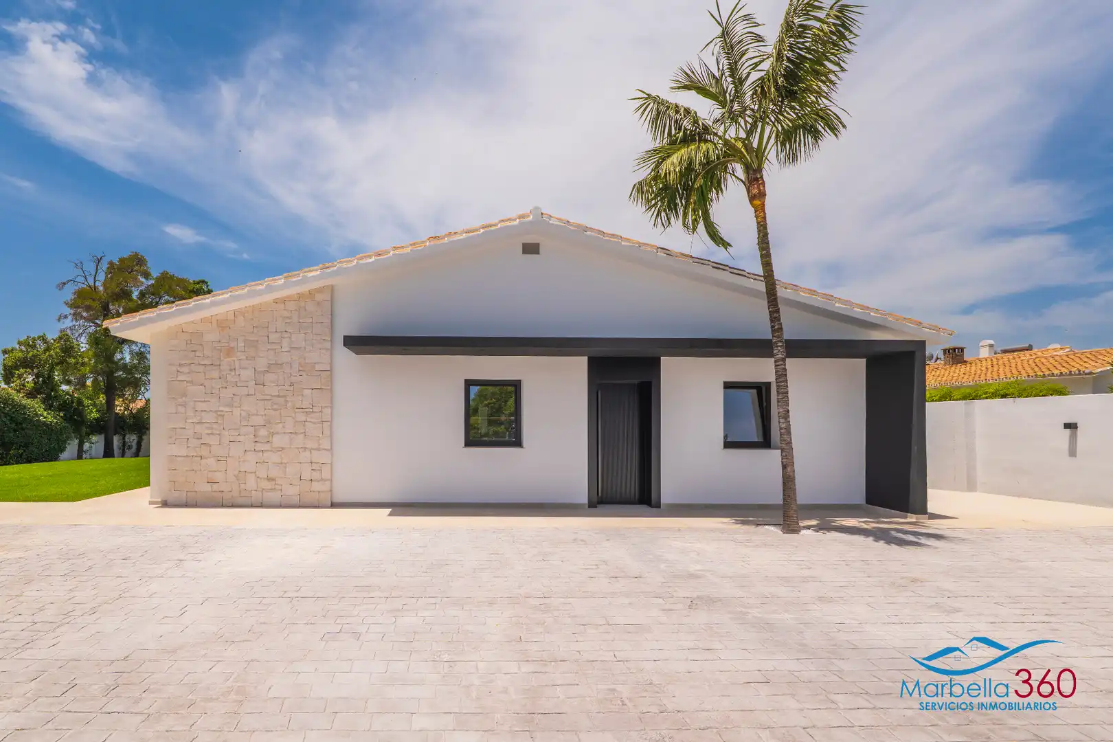 Vista exterior de Casa o chalet en venta en Estepona con Aire acondicionado, Calefacción y Jardín privado