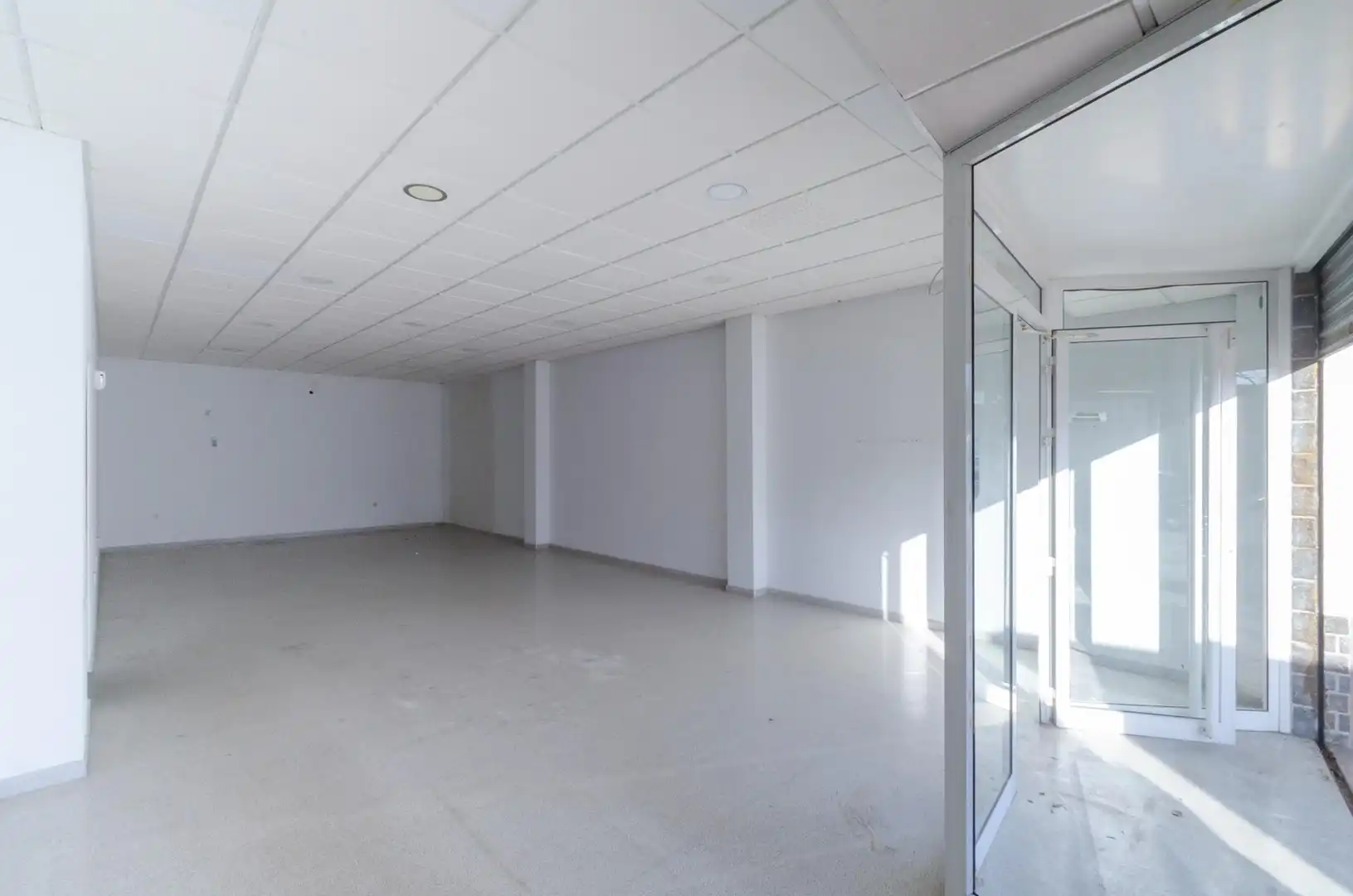 Local commercial à louer à Plaza HOSPITAL - LOS BARREROS 2, imagen 3