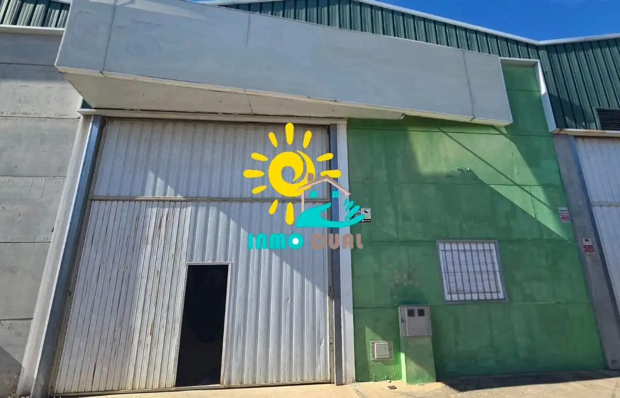 Vista exterior de Nave industrial de alquiler en Badajoz