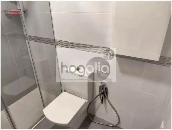 Bany de Pis de lloguer en Sevilla amb Aire condicionat i Moblat