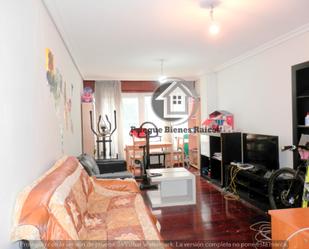 Living room of Flat for sale in Vigo   with Air Conditioner, Heating and Parquet flooring