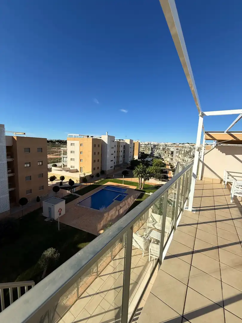 Piscina de Ático en venta en Orihuela con Aire acondicionado, Terraza y Trastero