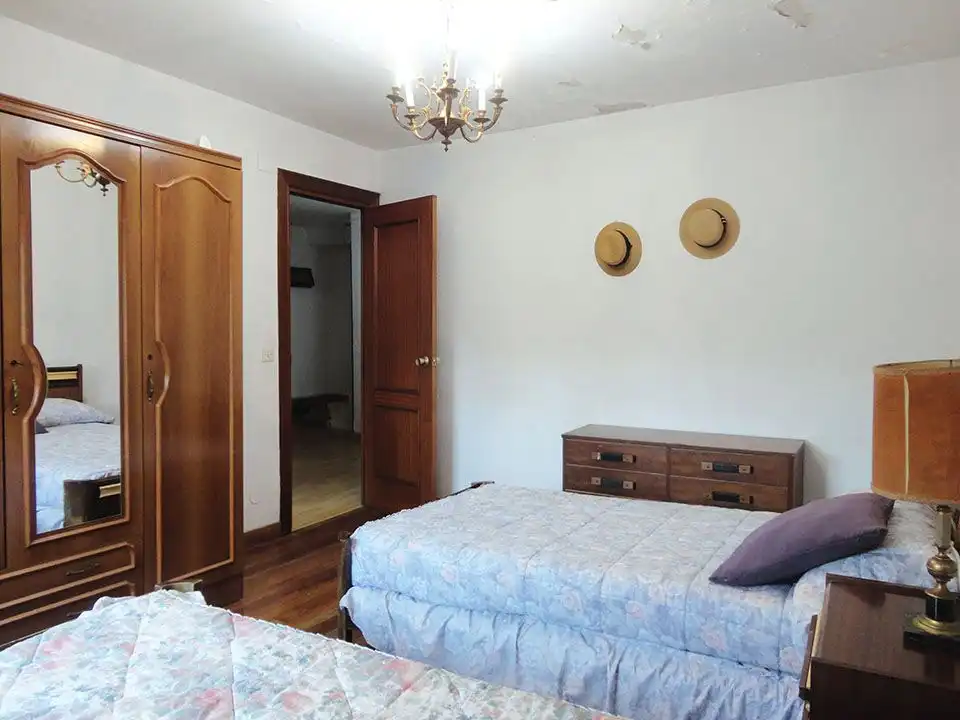 Dormitori de Casa o xalet en venda en Mambrillas de Lara amb Jardí privat