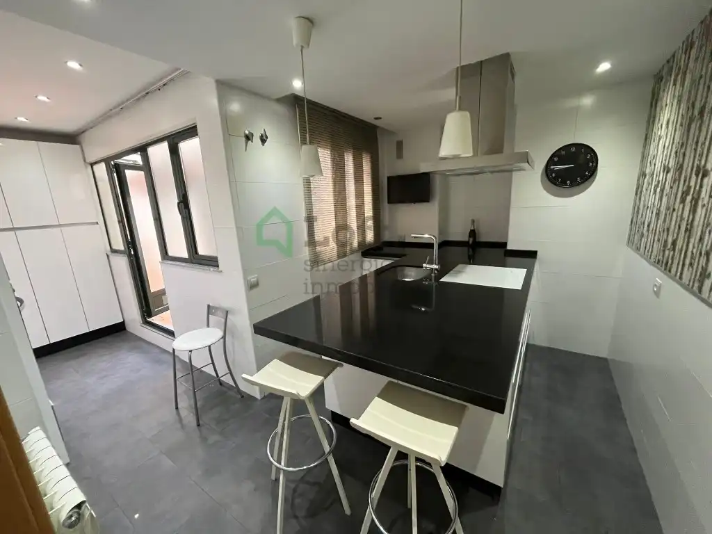 Kitchen of Flat for rent in Badajoz  with Furnished