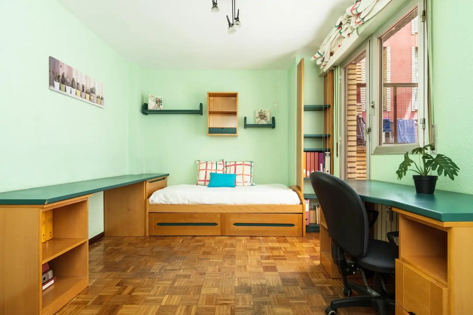 Piso en venta en Avenida ALIERTA, CESAREO, 42, Parque Miraflores