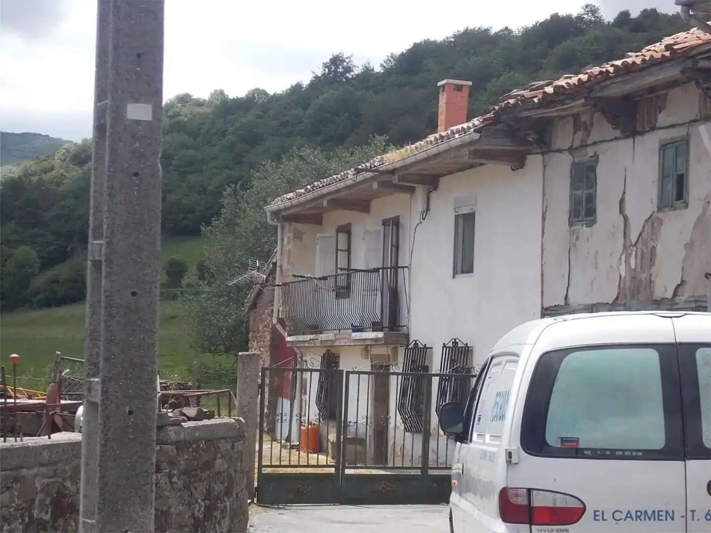 Vista exterior de Casa adosada en venda en San Miguel de Aguayo, Cantabria
