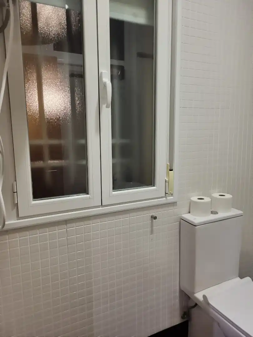 Badezimmer von Wohnung zur Miete in Madrid mit Heizung und Möbliert