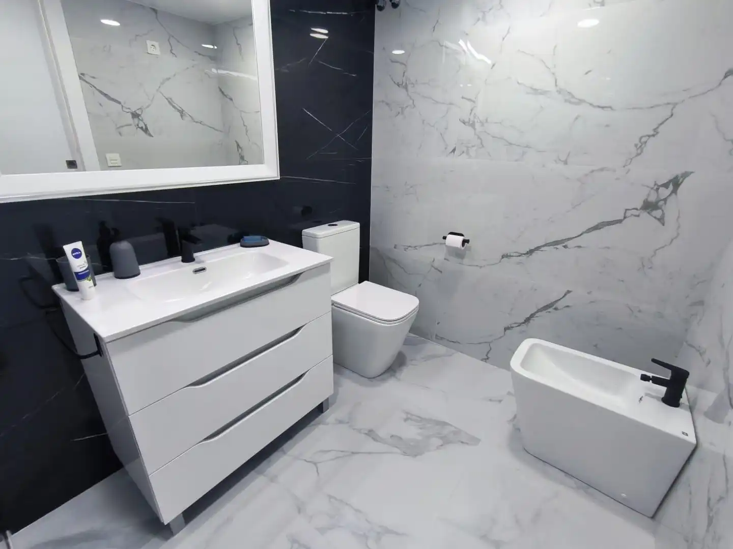 Bathroom of Flat for sale in Benidorm  with Air Conditioner, Heating and Furnished