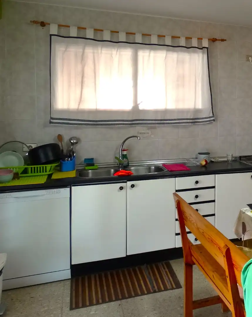 Cuina de Casa o xalet en venda en Valdoviño amb Calefacció, Jardí privat i Parquet